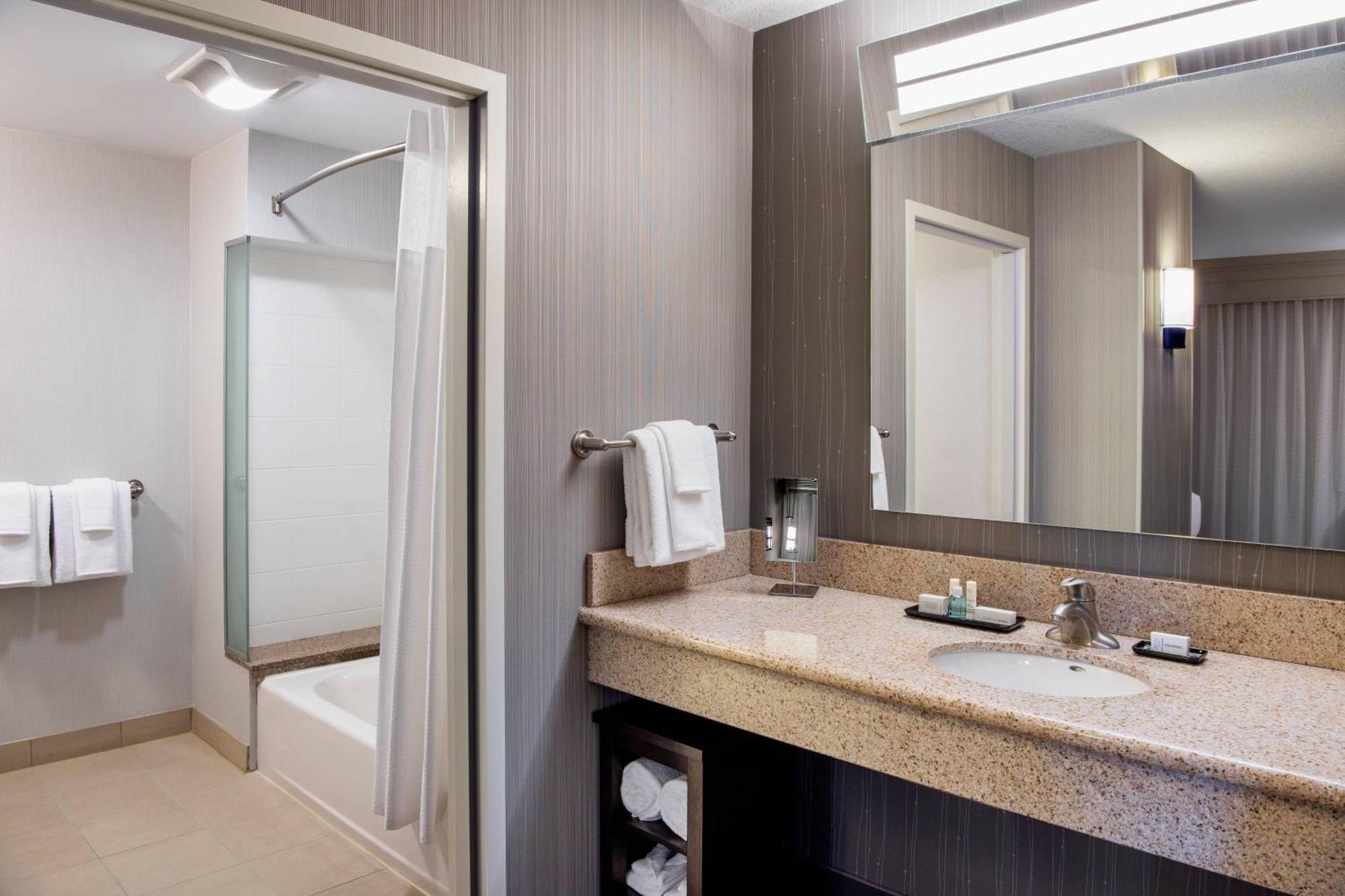 Courtyard By Marriott Edmonton West Hotel Luaran gambar